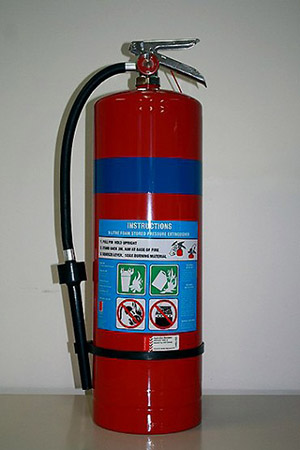 foam-fire-extinguisher-370x555